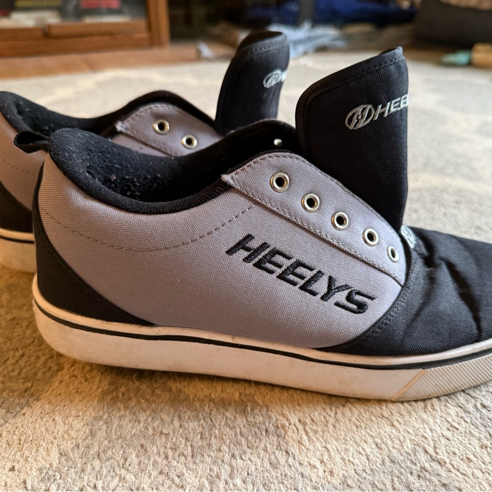 Heelys Black and Gray Sneakers with Classic Design